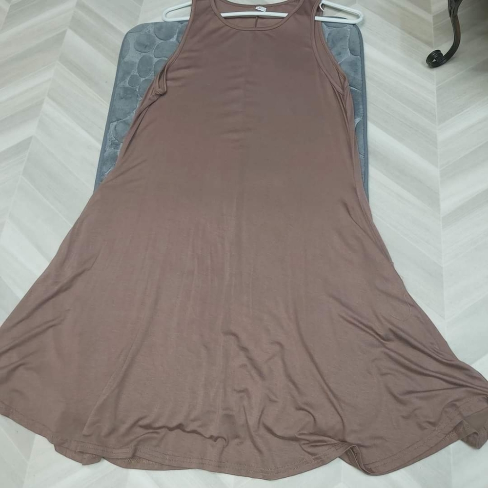 💢SOLD💢Taupe flair dress - Picture 4 of 7